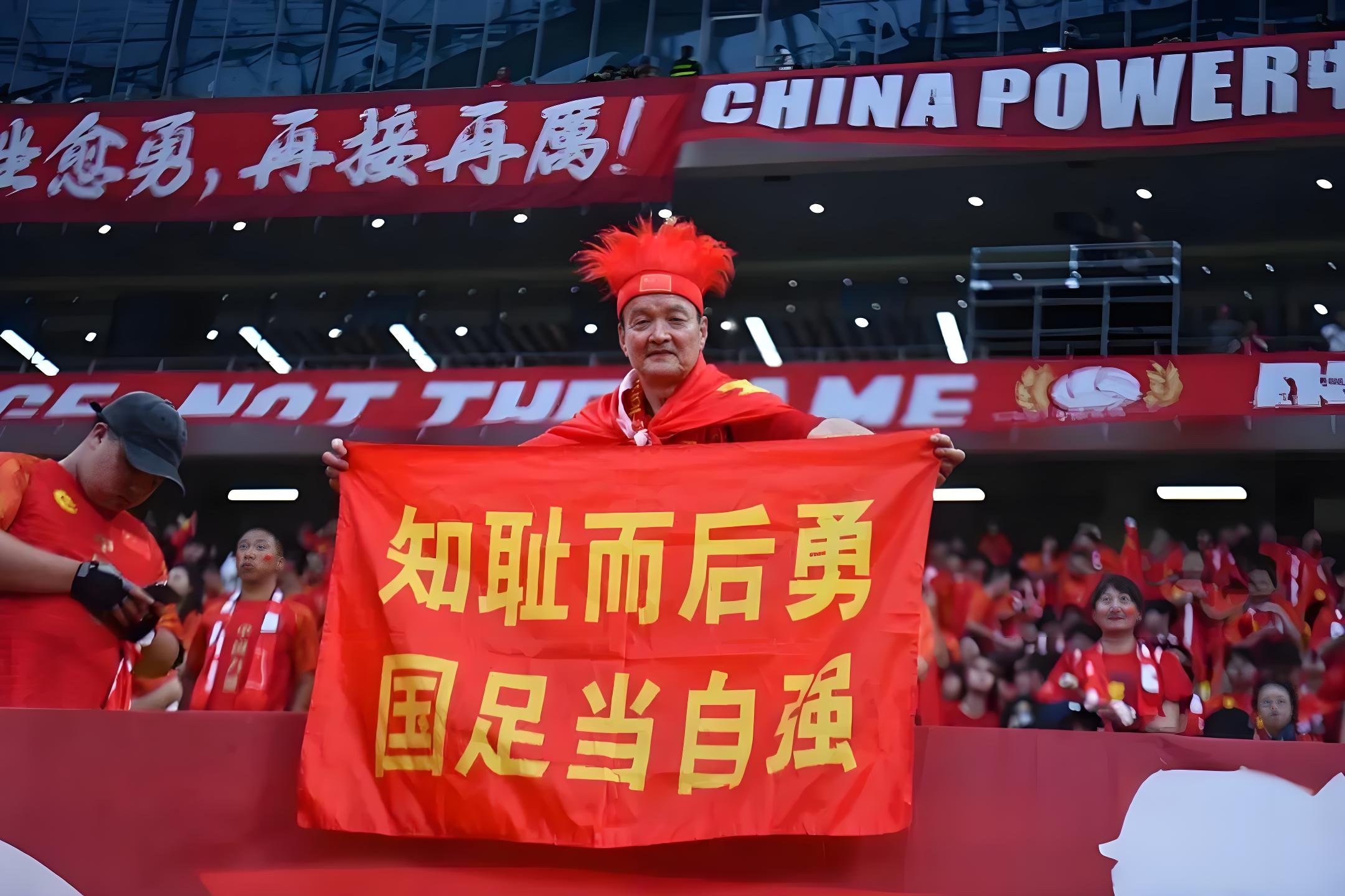 包含英雄辈出，国内足球强强对决再现辉煌的词条
